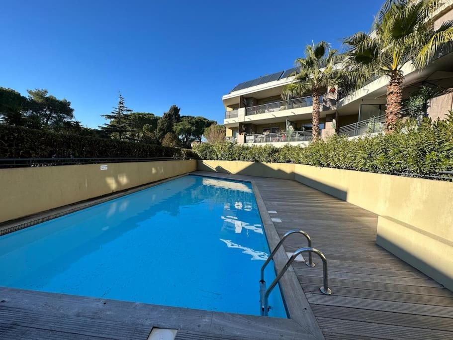 L'Appart Ideal Famille, Terrasse, Piscine, Plage Villeneuve-Loubet Exterior photo
